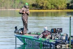 Abu Garcia Adrian Avenas Villain 2.0 / Revo AL-F RH Chatterbait Casting Combo -Abu Garcia adrian avenas abu garcia vc70 6 revoal f chatterbait casting combo 23197.1651242884